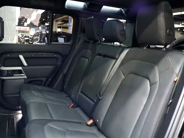 Land Rover Defender — Фото автомобиля 12