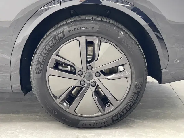 Li Auto L7 — Фото автомобиля 19