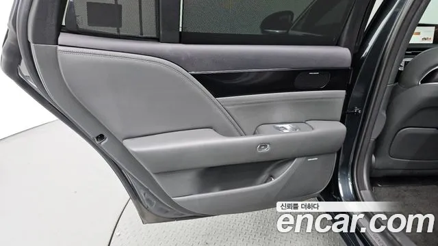 Genesis G90 Бензин 3.5 турбо AWD — Фото автомобиля 25
