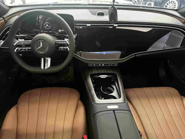 Mercedes-Benz E-Class — Фото автомобиля 15