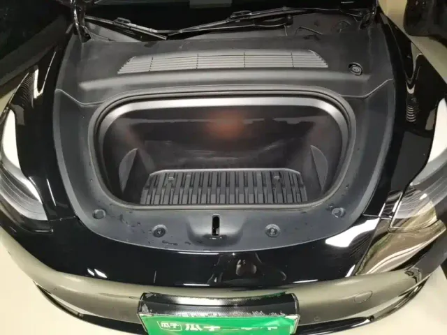Tesla Model Y — Фото автомобиля 19