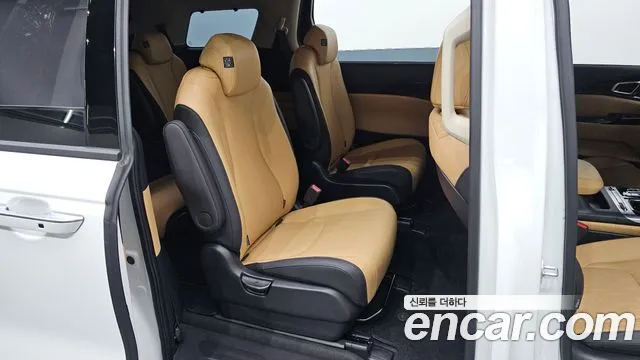 Kia Carnival Generation 4 — Фото автомобиля 17