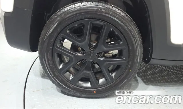 Jeep Renegade — Фото автомобиля 5