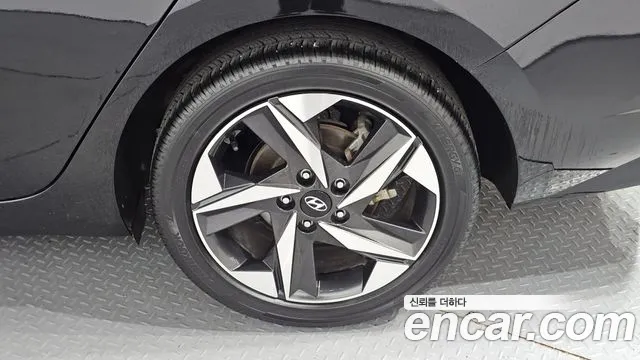Hyundai AVANTE Avante (CN7) — Фото автомобиля 21
