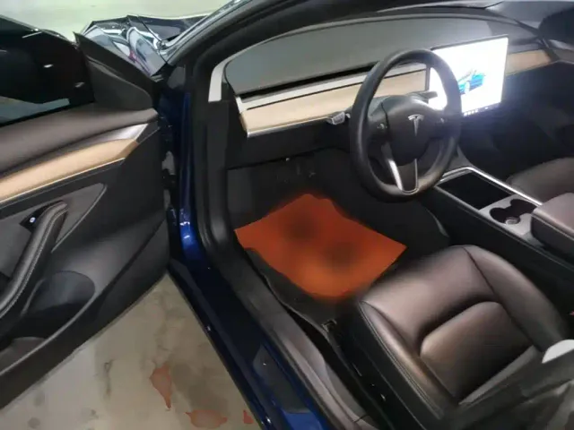 Tesla Model 3 — Фото автомобиля 15