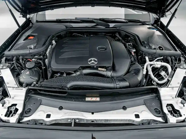Mercedes-Benz E-Class — Фото автомобиля 23