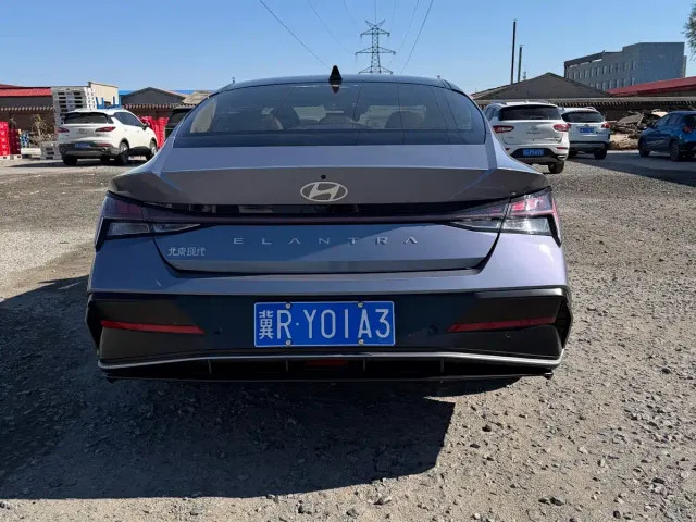 Hyundai Elantra — Фото автомобиля 24