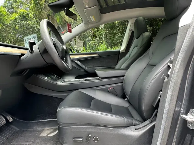 Tesla Model Y — Фото автомобиля 4
