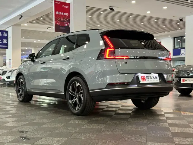 Volvo XC70 Plug-in Hybrid — Фото автомобиля 3