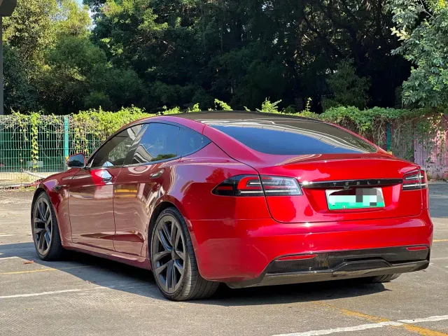 Tesla Model S — Фото автомобиля 6