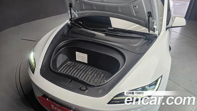 Tesla Model 3 — Фото автомобиля 6