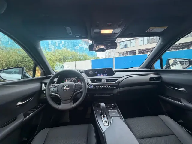 Lexus UX — Фото автомобиля 6