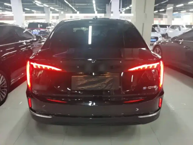 Hongqi E-QM5 — Фото автомобиля 5