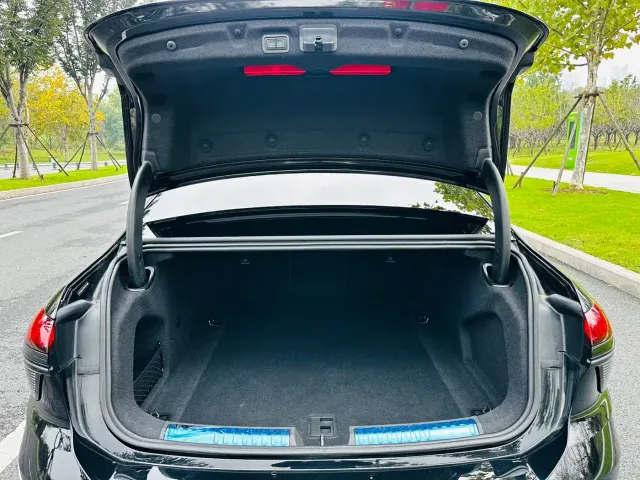 Audi A6L — Фото автомобиля 15