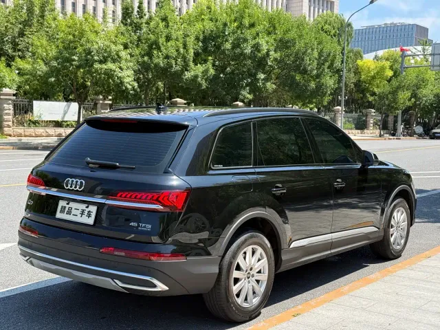 Audi Q7 — Фото автомобиля 7