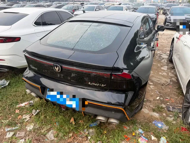 Changan Changan UNI-V 2023 1.5T Sport Edition — Фото автомобиля 10
