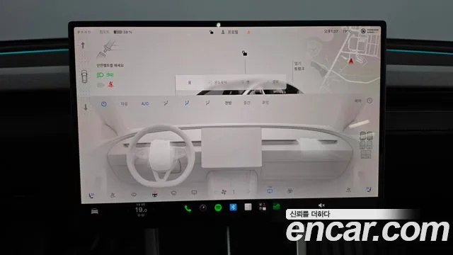 Tesla Model Y — Фото автомобиля 24