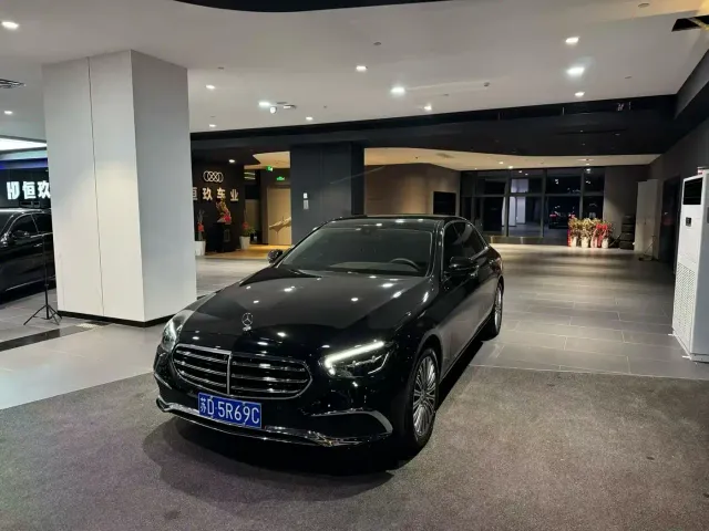 Mercedes-Benz E-Class — Фото автомобиля 3