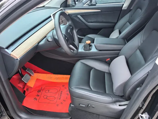 Tesla Model Y — Фото автомобиля 10