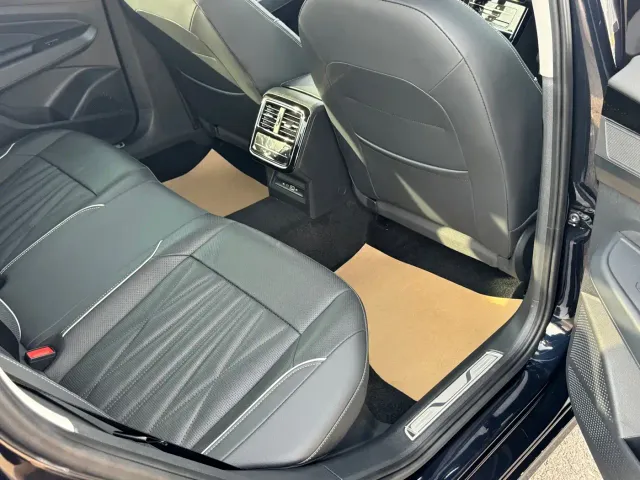 Volkswagen Passat — Фото автомобиля 12