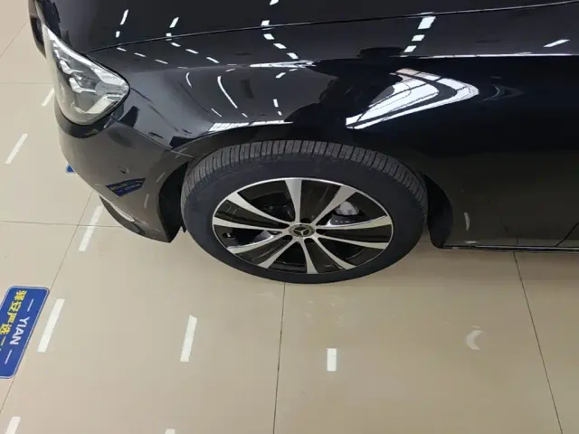 Mercedes-Benz E-Class — Фото автомобиля 24