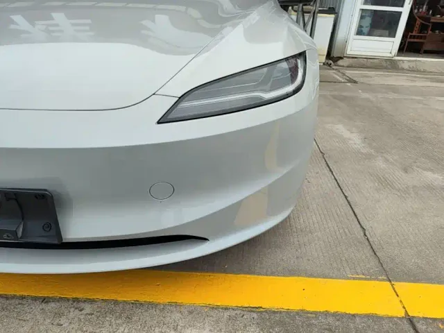 Tesla Model 3 — Фото автомобиля 23