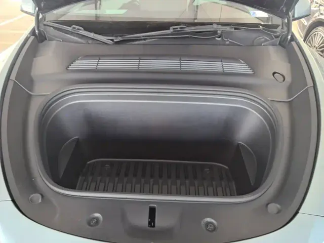 Tesla Model Y — Фото автомобиля 19