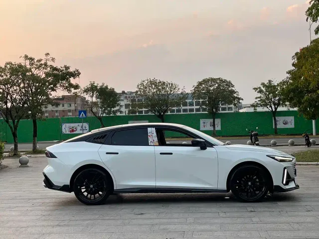 Changan UNI-V — Фото автомобиля 23