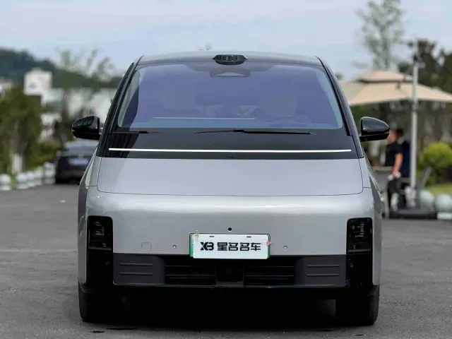 Li Auto MEGA — Фото автомобиля 2