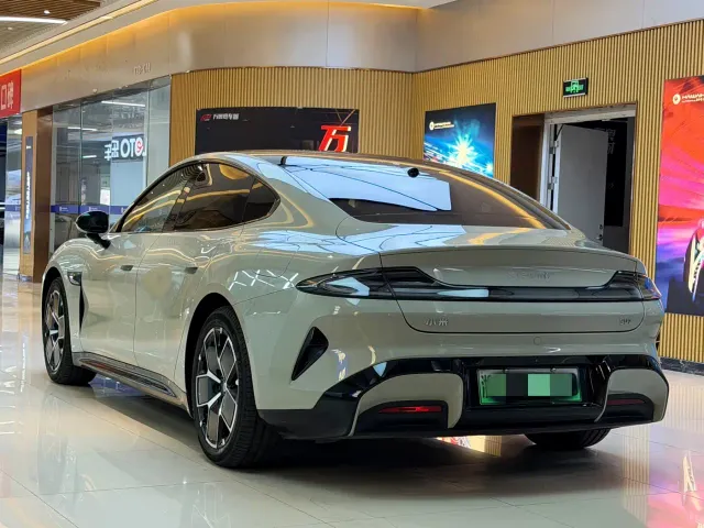 Xiaomi SU7 — Фото автомобиля 4