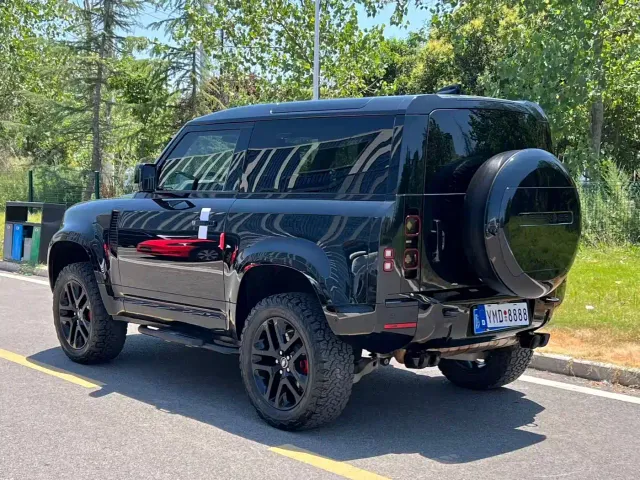 Land Rover Defender — Фото автомобиля 2