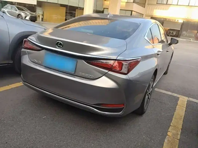 Lexus ES — Фото автомобиля 6