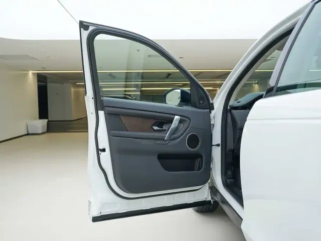 Land Rover Discovery Sport — Фото автомобиля 15