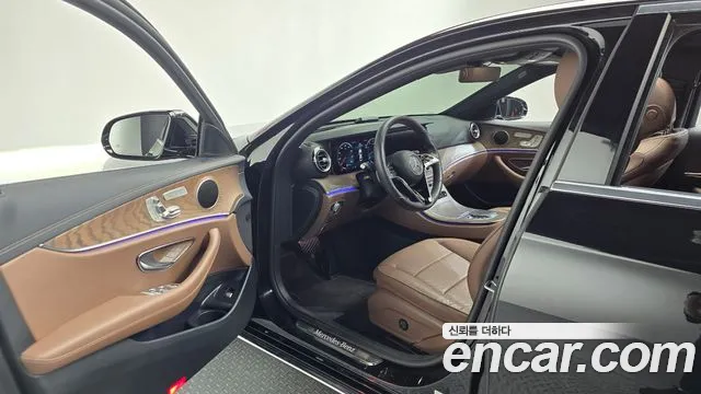 Mercedes-Benz E-Class — Фото автомобиля 10