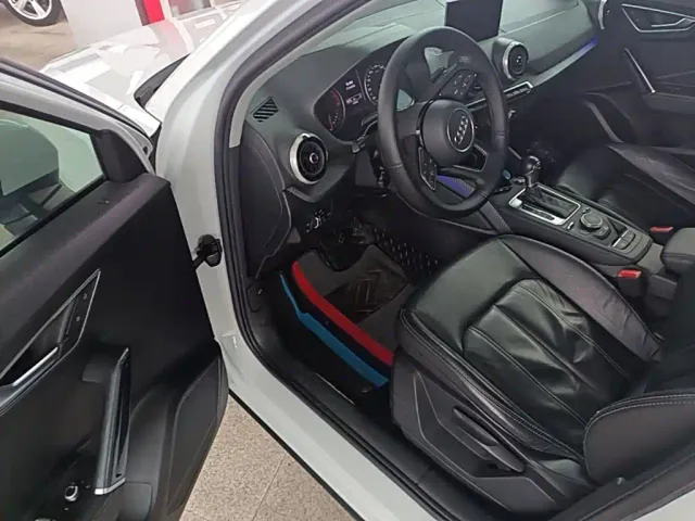 Audi Q2L — Фото автомобиля 15