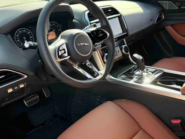 Jaguar XEL — Фото автомобиля 4