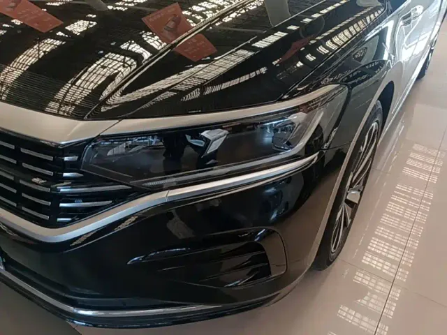 Volkswagen Passat — Фото автомобиля 23