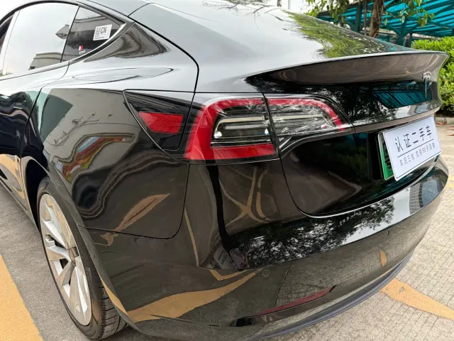Tesla Model 3 — Фото автомобиля 17