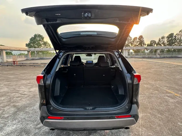 Toyota RAV4 — Фото автомобиля 16