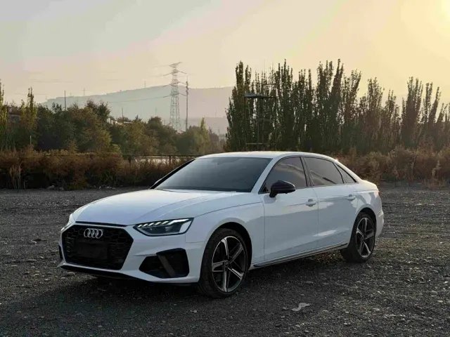 Фотография автомобиля — Audi A4L
