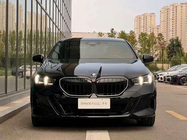 BMW 5 Series — Фото автомобиля 5