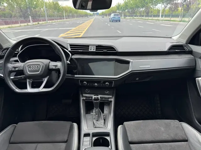 Audi Q3 — Фото автомобиля 14