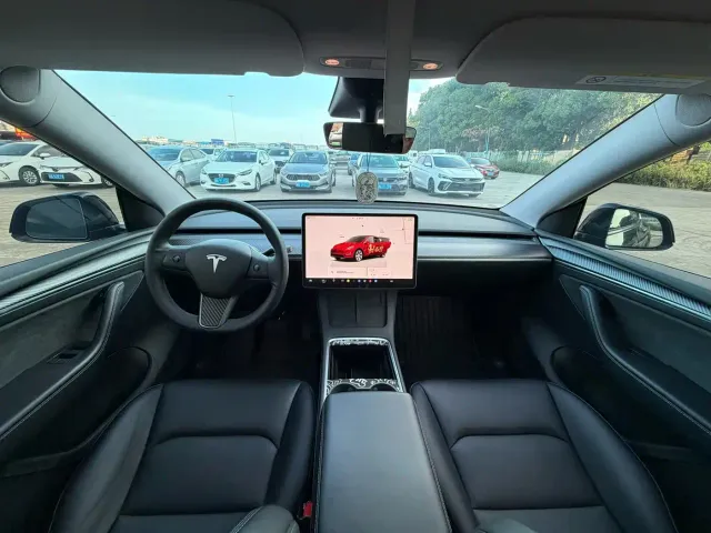 Tesla Model Y — Фото автомобиля 6
