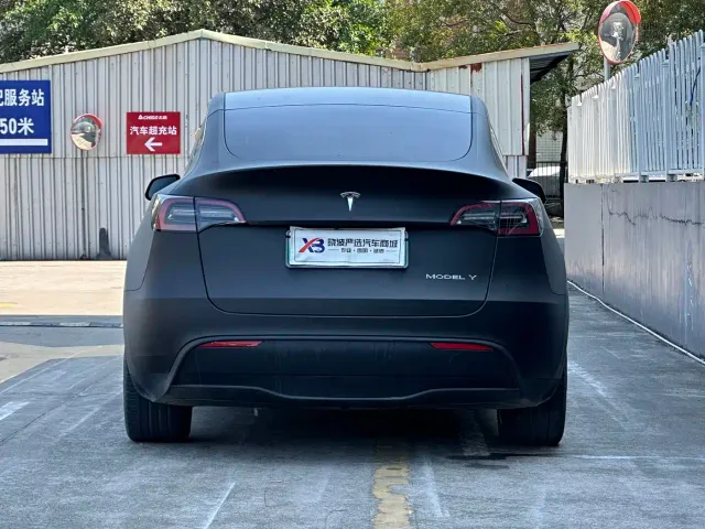 Tesla Model Y — Фото автомобиля 5