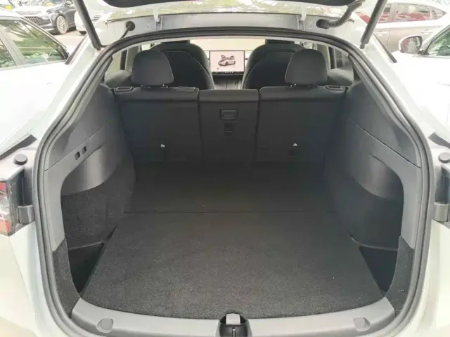 Tesla Model Y — Фото автомобиля 5