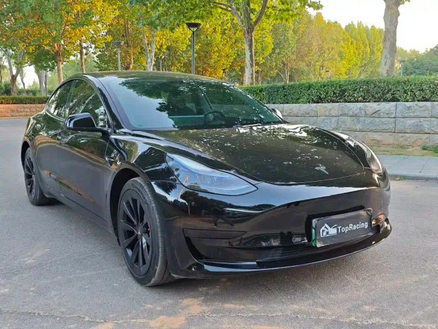 Tesla Model 3 — Фото автомобиля 3