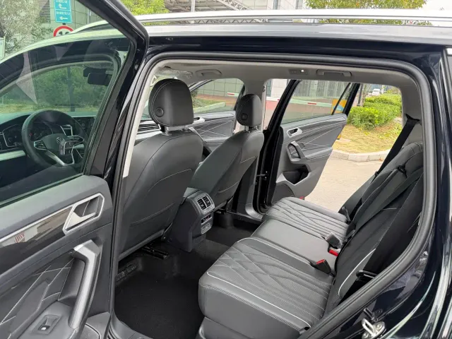 Volkswagen Tiguan L — Фото автомобиля 10