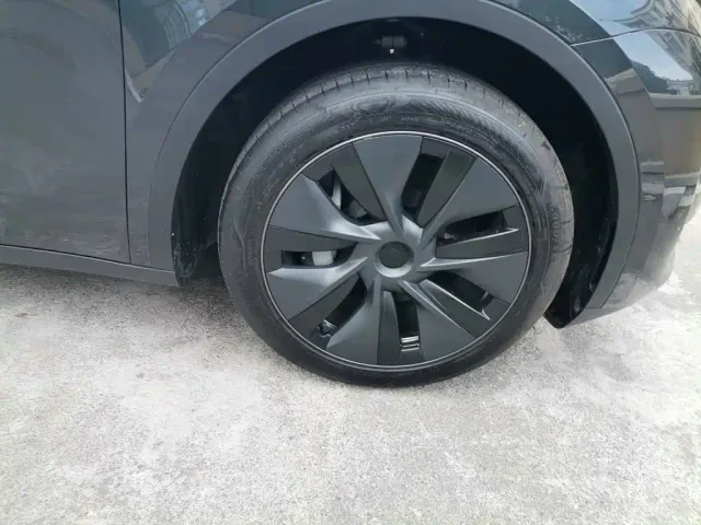 Tesla Model Y — Фото автомобиля 8