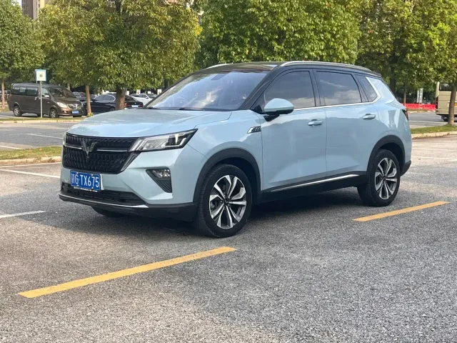 Фотография автомобиля — Wuling Asta