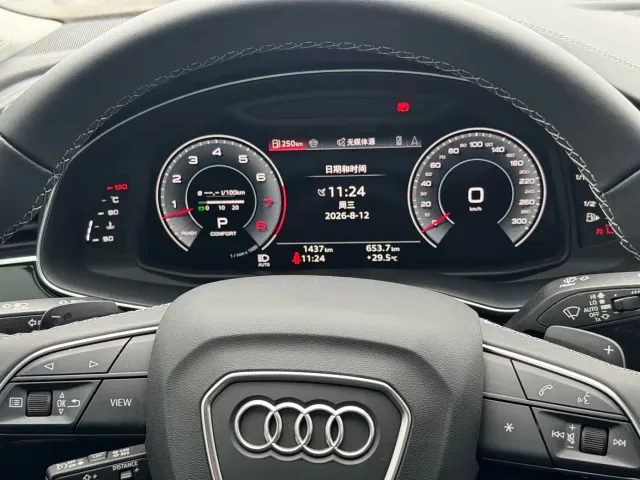 Audi Q7 — Фото автомобиля 12